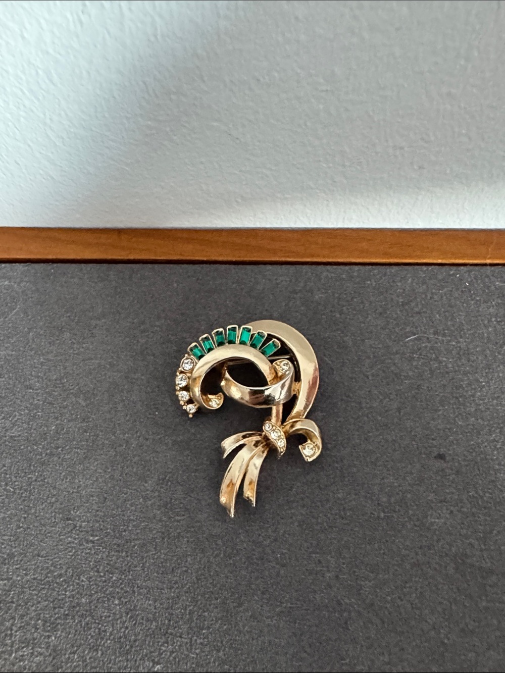 Vintage Coro Gold-Tone Green Stone Ribbon Brooch